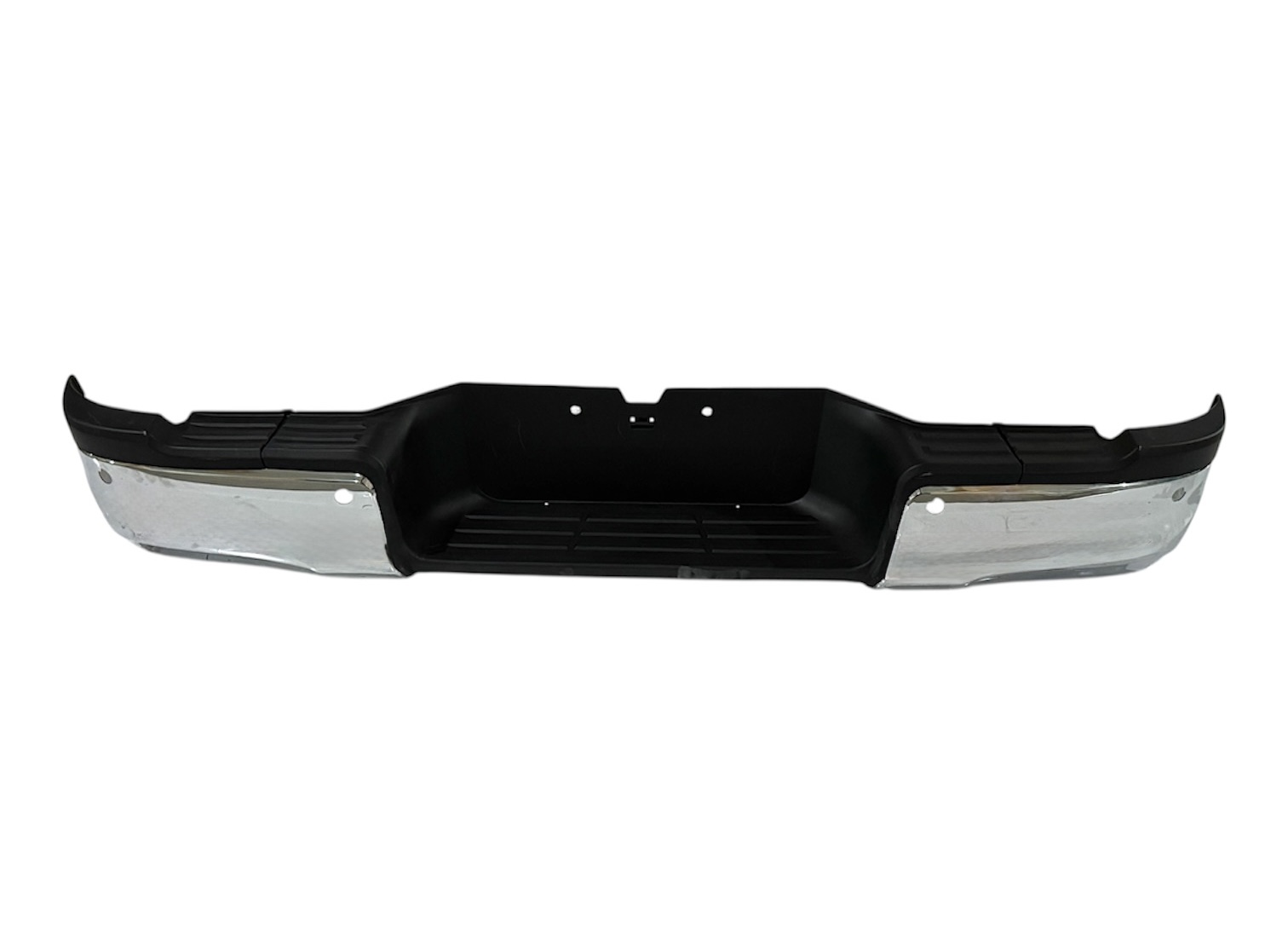 TAMPON HILUX REVO 15-23 ARKA (KROM/SENSÖR DELİKLİ)